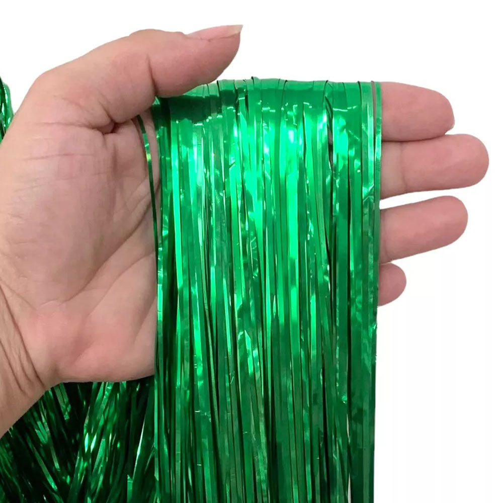 Foto 2 de Chicote metalizado verde escuro com franjas festa carnaval