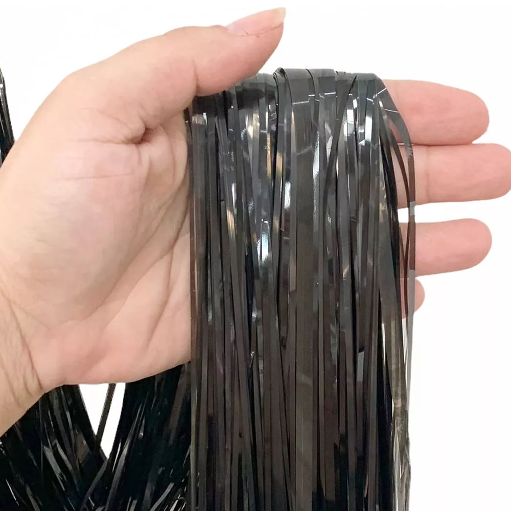 Foto 2 de Chicote metalizado preto com franjas festa carnaval