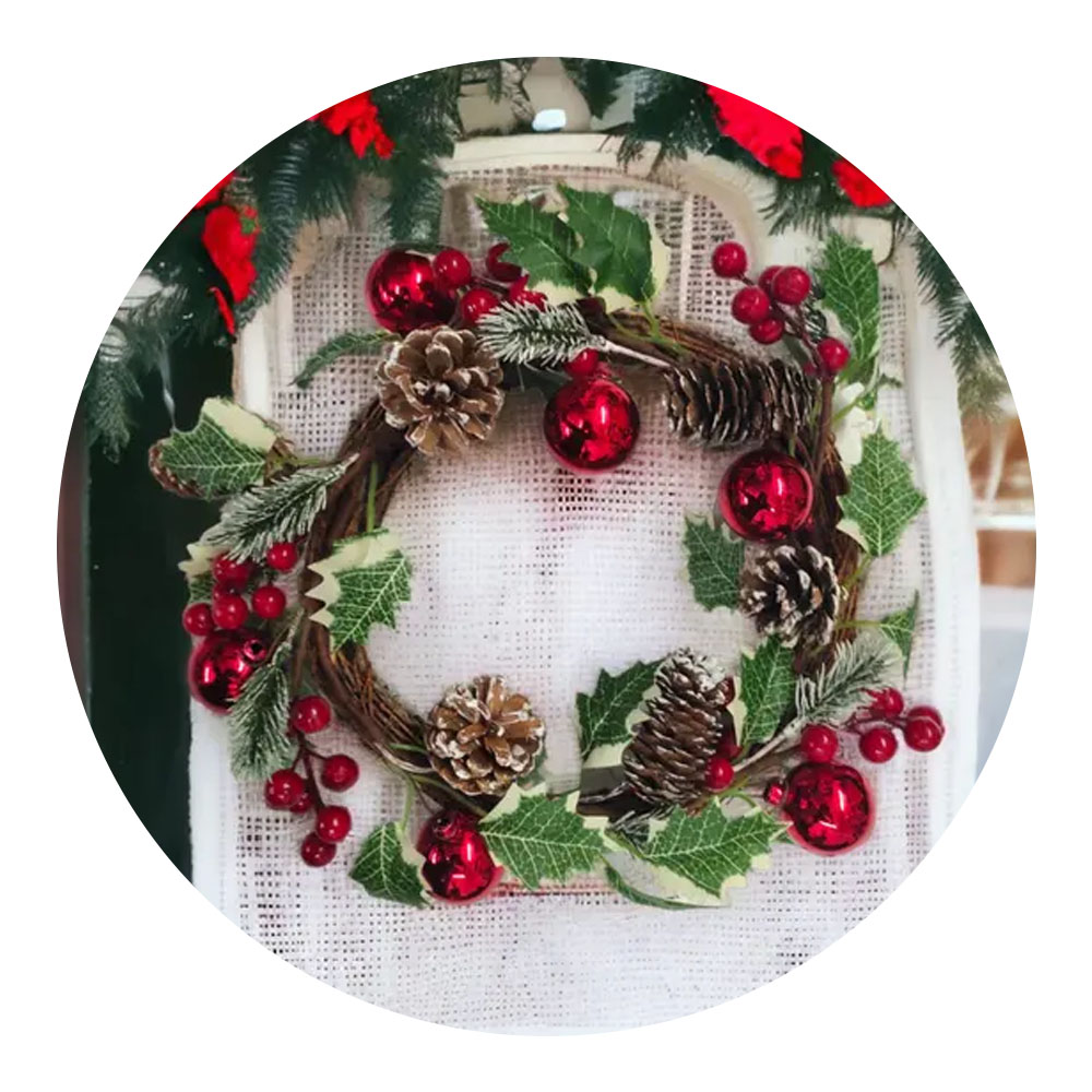 Foto 3 de Guirlanda natalina 24cm folhas, pinhas e bolinhas multiart